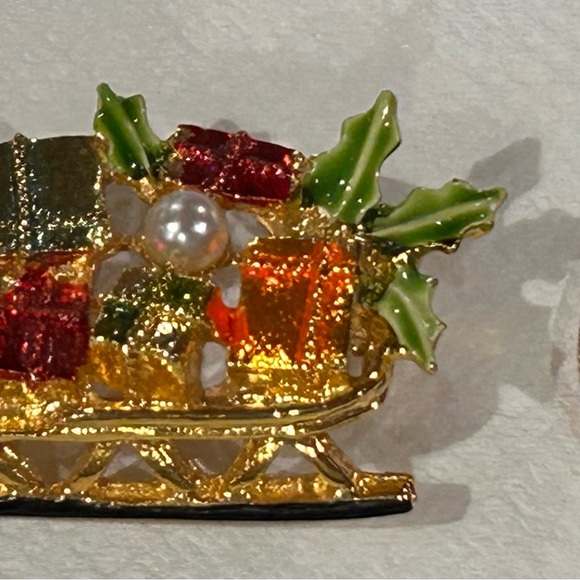 Vintage Christmas Sled Brooch Gold-Tone With Enamel & Faux Pearls - Picture 2 of 5